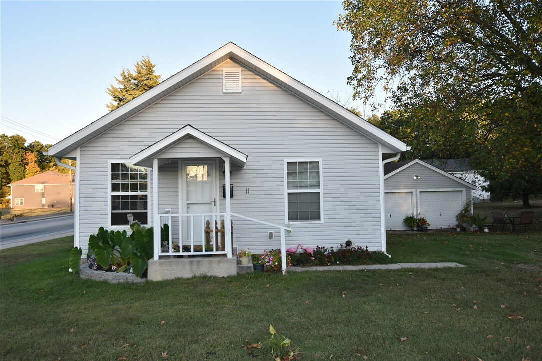 Property Photo:  11 S Patterson Avenue  MO 64801 