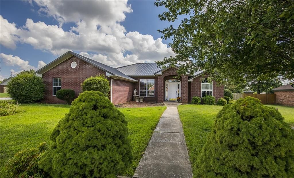 Property Photo:  317 Edgehill Avenue  AR 72745 