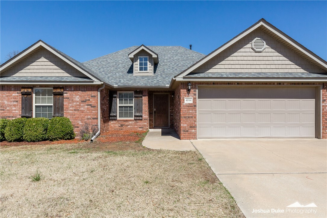 Property Photo:  4244 W Gascony Place  AR 72704 