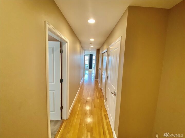 Property Photo: 1338 Alki Ave SW 200 WA 98116