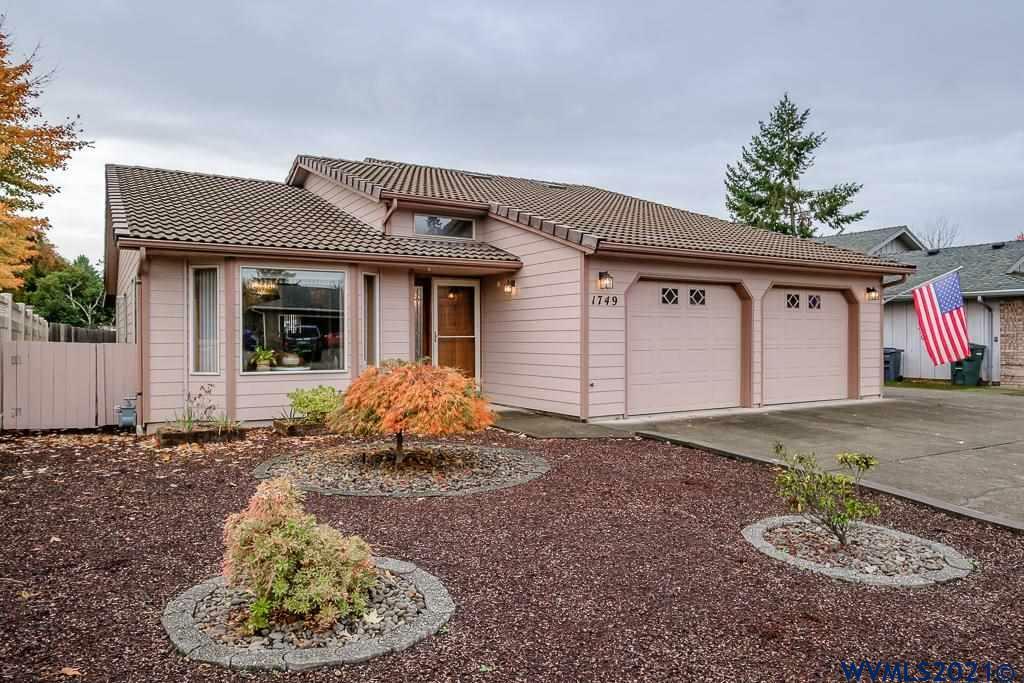 Property Photo: 1749 Springtime Ct NE OR 97303
