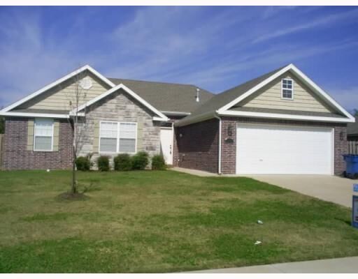 Property Photo:  2504 SW Huntwick Avenue  AR 72712 