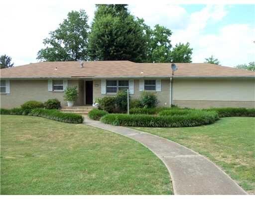 Property Photo: 1201 W Cherry Street AR 72756