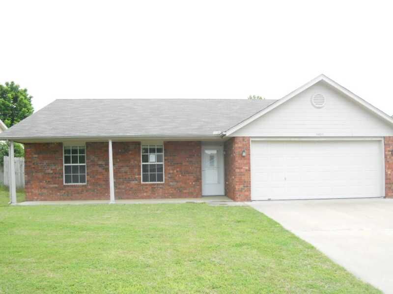 Property Photo: 4405 W Cheyenne Drive AR 72704