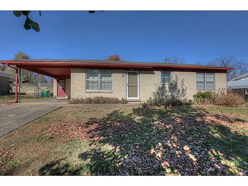 Property Photo:  2206 Cottonwood Place  AR 72762 