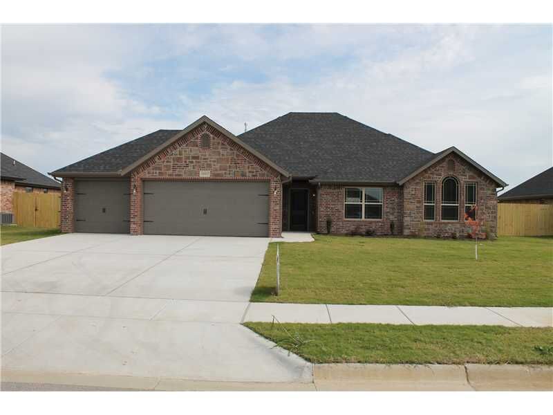 Property Photo:  1807 SW Cypress Street  AR 72712 