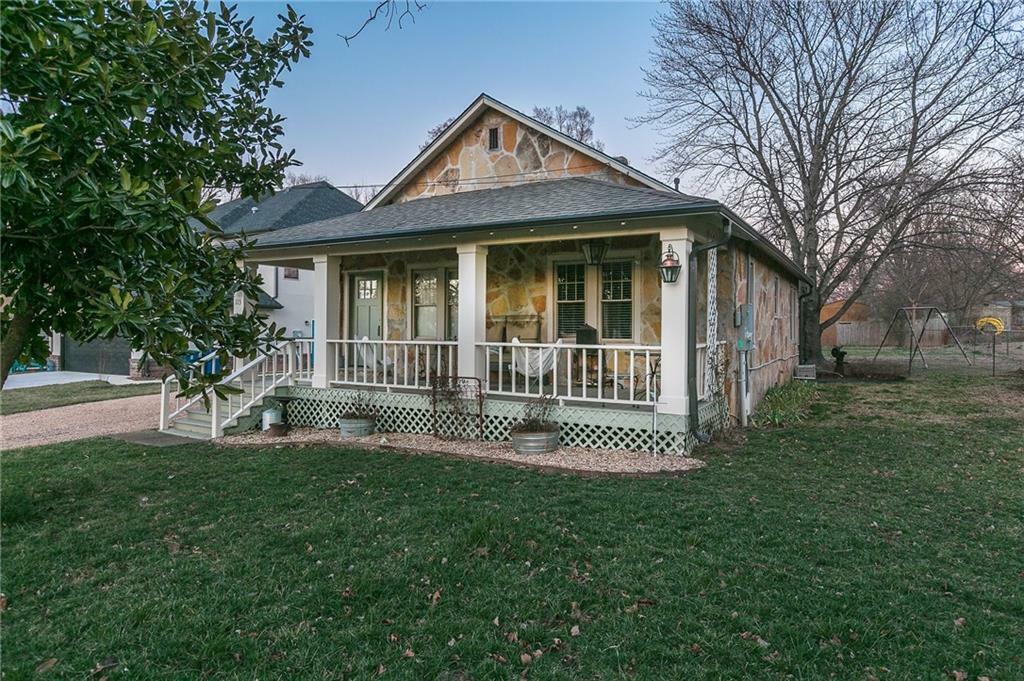 Property Photo:  115 SE F Street  AR 72712 