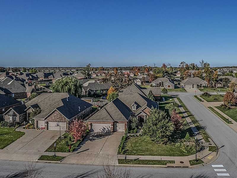 Property Photo: 2500 SW Joshua Avenue AR 72712