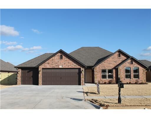 Property Photo: 2374 N Montana Avenue AR 72704