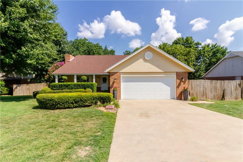 Property Photo: 2711 W Sumac Street AR 72758