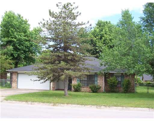 Property Photo: 909 W Callahan Drive AR 72758
