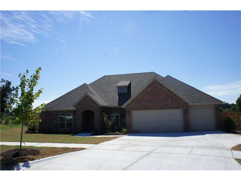 Property Photo: 4293 W Water Lilly Court AR 72704