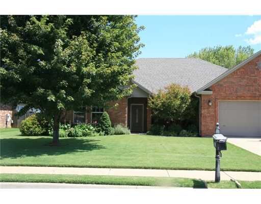 Property Photo: 1301 N Wren Drive AR 72756