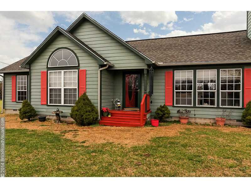 Property Photo: 302 S Zion Street AR 72745