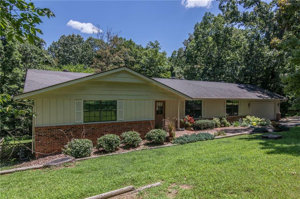 Property Photo:  1203 E Walnut Street  AR 72756 