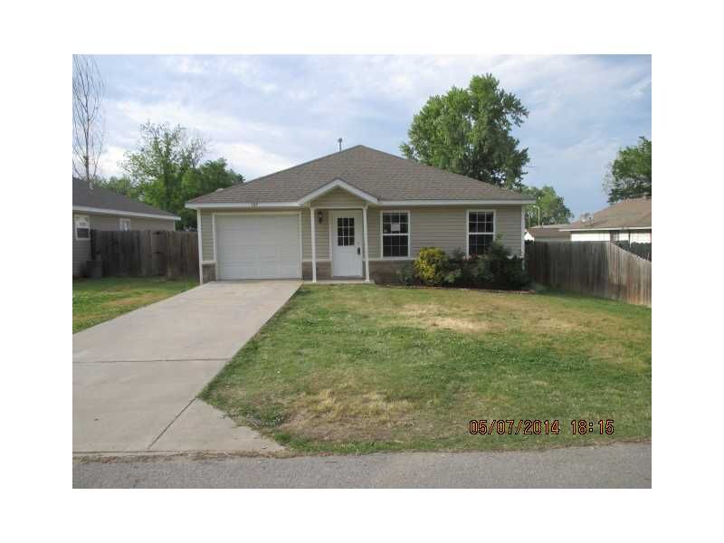 Property Photo:  1119 Jewell Street  AR 72761 