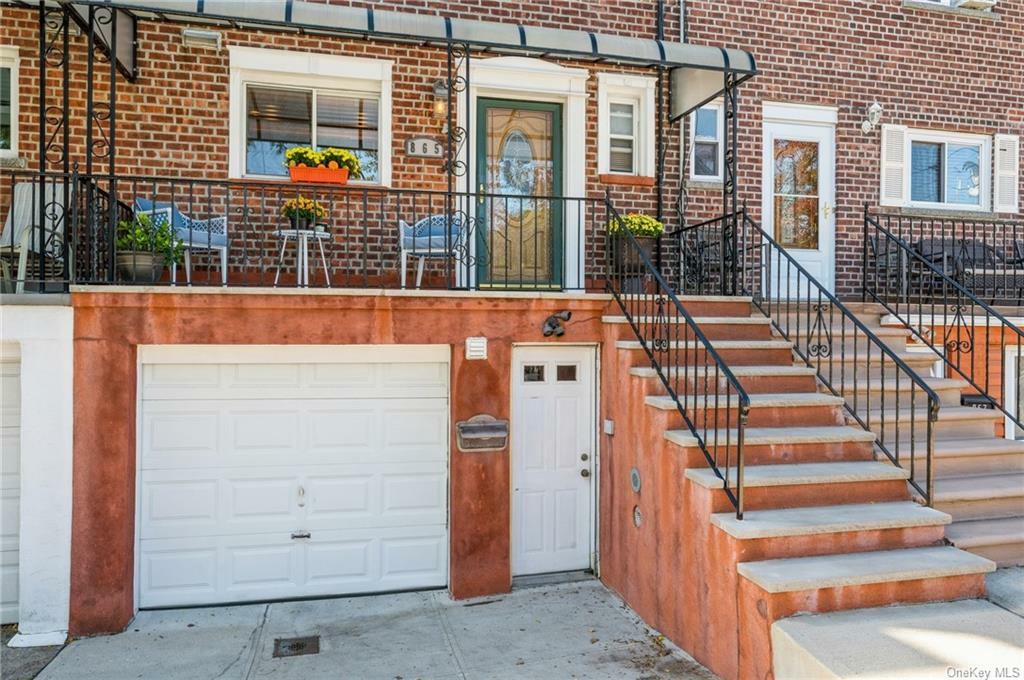 Property Photo:  865 Vincent Avenue  NY 10465 