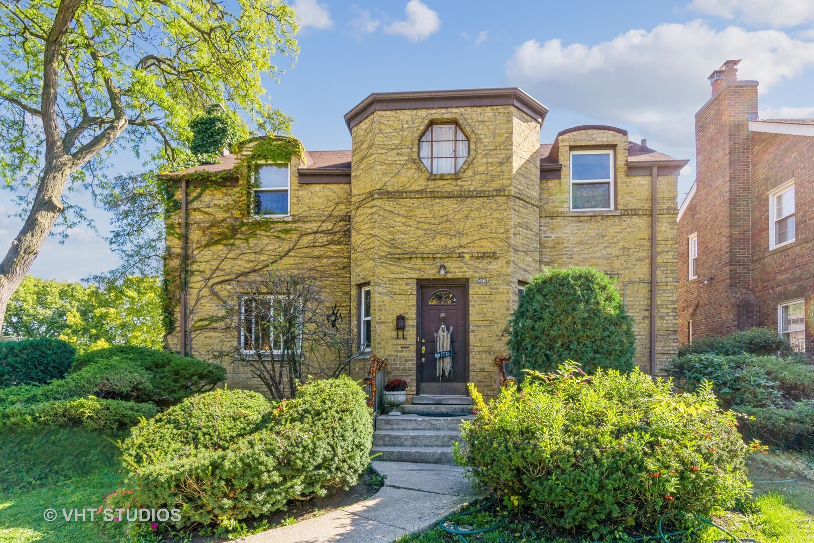 Property Photo: 5457 N Oriole Avenue IL 60656