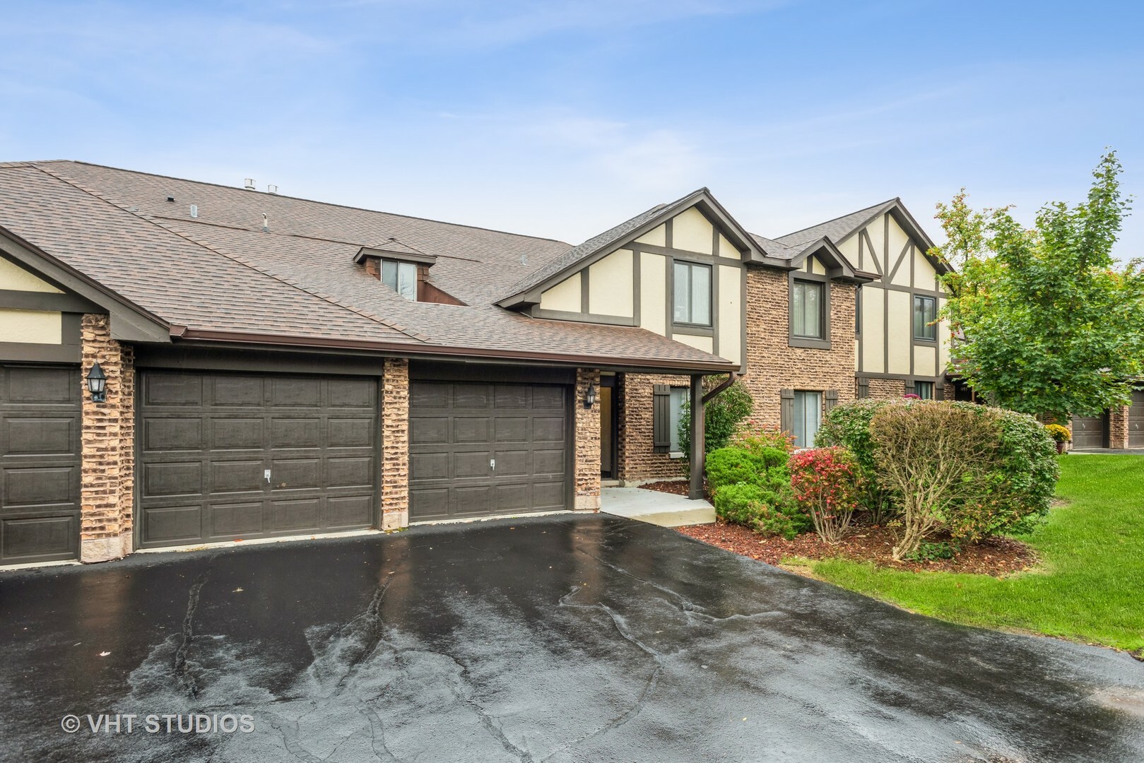 Property Photo: 1485 Johnstown Lane A IL 60189