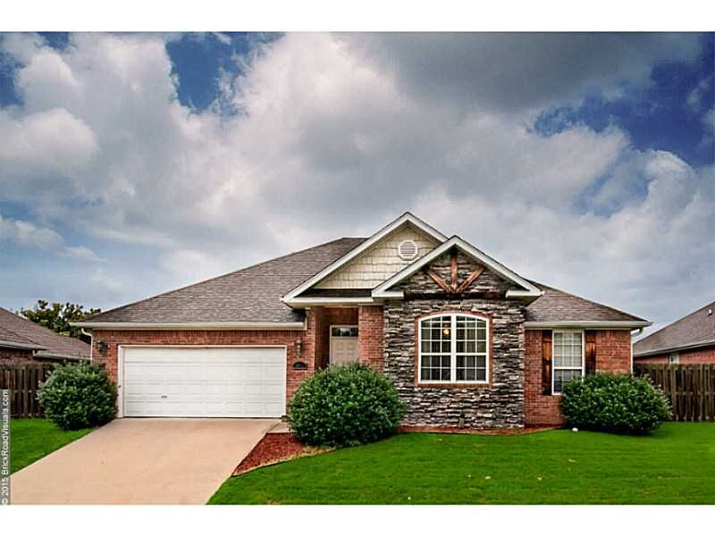 Property Photo: 5012 W New Bridge Road AR 72704