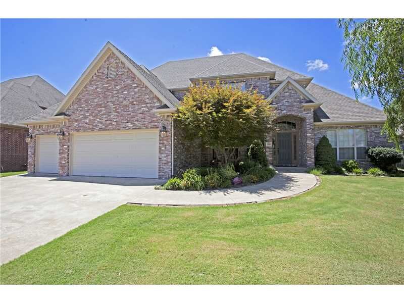 Property Photo:  506 SE Fullerton Street  AR 72712 