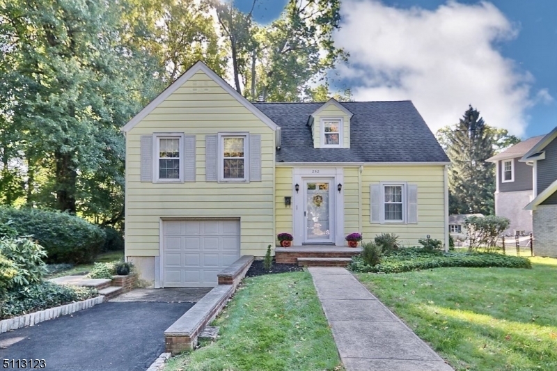Property Photo: 252 Evergreen Ct NJ 07092