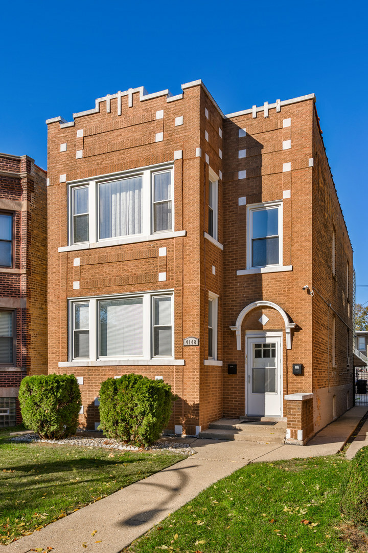 Property Photo: 4148 W Wellington Avenue IL 60641