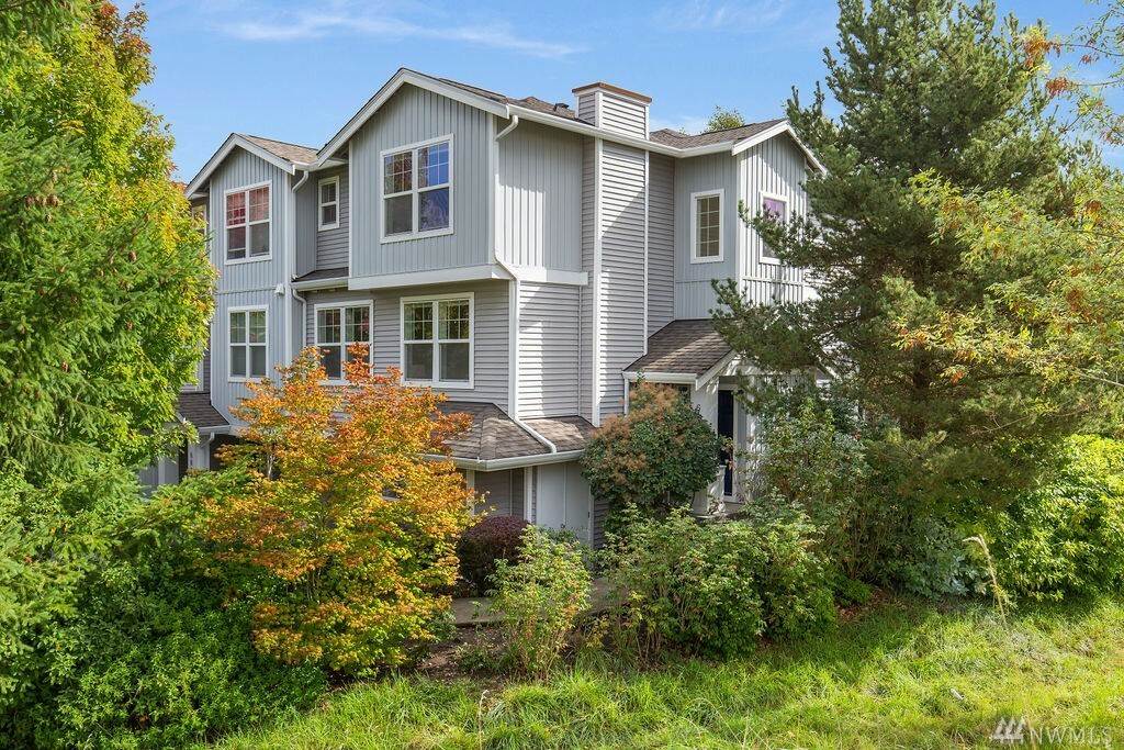 Property Photo:  6807 Holly Park Dr S 3  WA 98118 