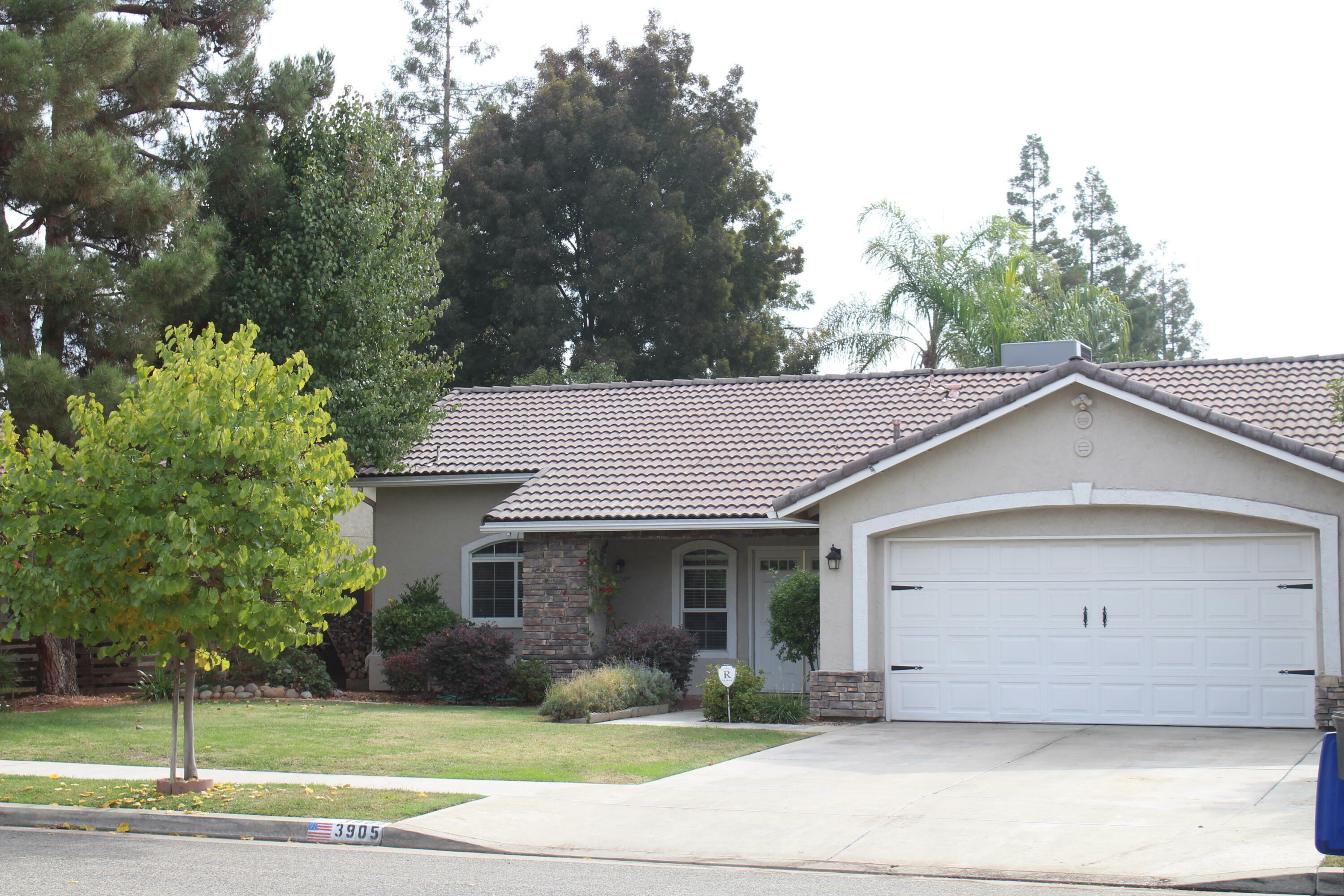 Property Photo:  3905 E Harold Avenue  CA 93292 