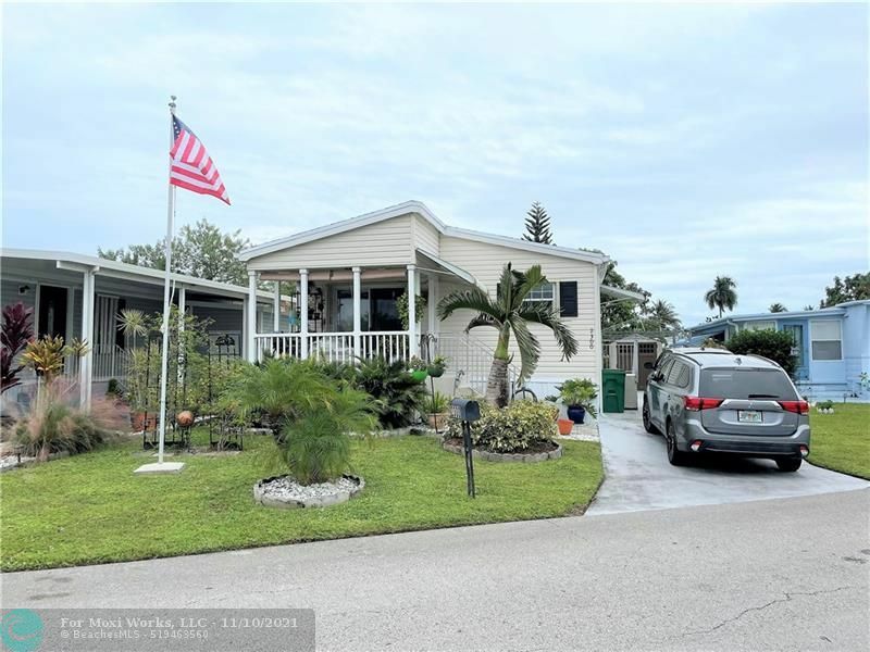 Property Photo:  2300 SW 87th Ave  FL 33324 