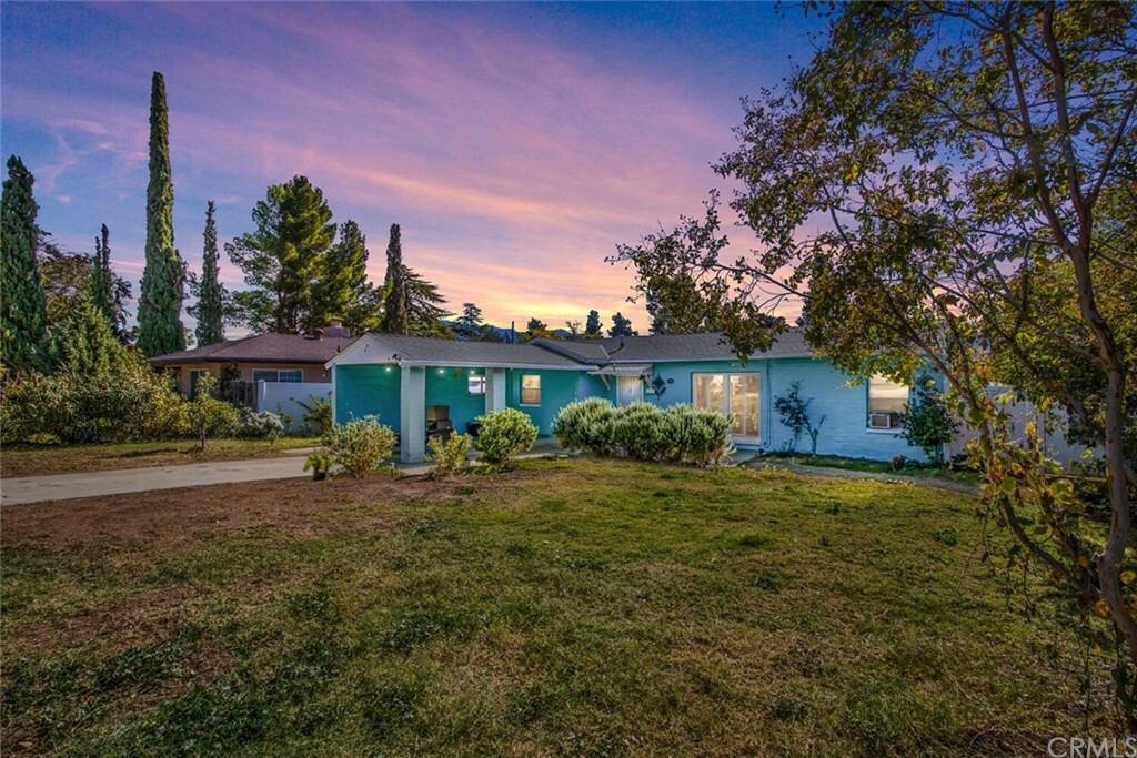 Property Photo:  310 Santa Rita Place  CA 92220 