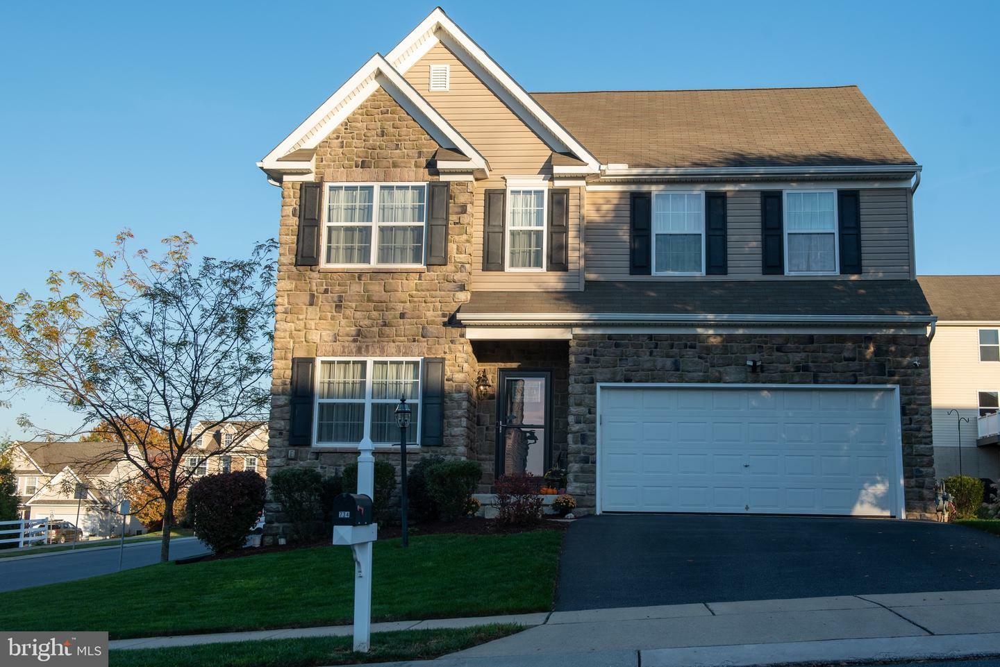 Property Photo:  734 Bridle Wreath Lane  PA 17601 