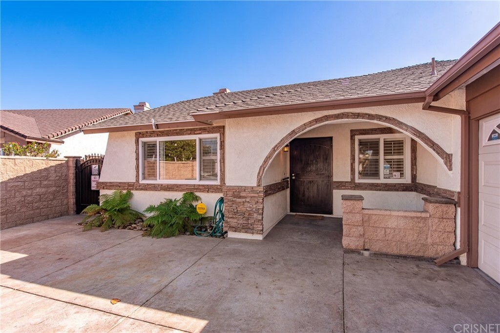 Property Photo:  910 Raft Lane  CA 93035 