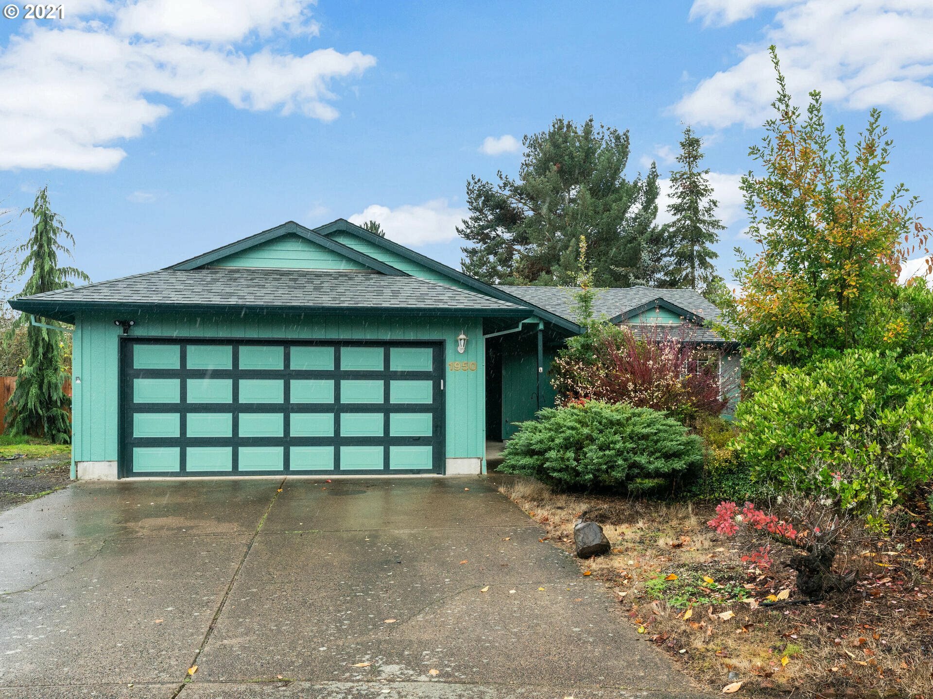 1950 SW Oleander Ct  McMinnville OR 97128 photo