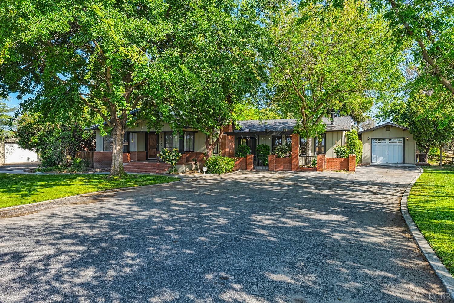 Property Photo:  17450 Iona Avenue  CA 93245 