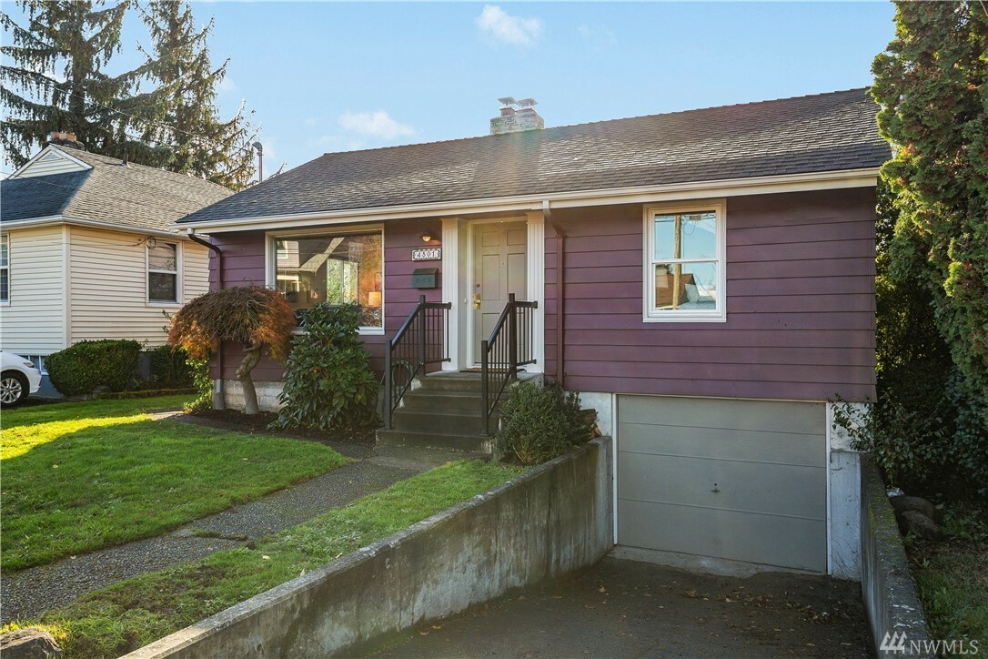 Property Photo:  4501 S Willow St  WA 98118 