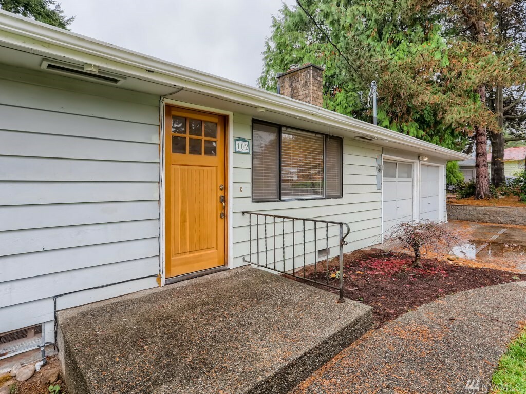 Property Photo:  102 233rd Place SW  WA 98021 