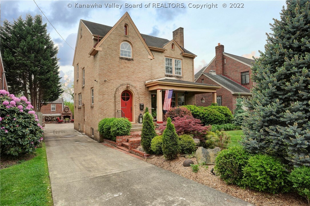 Property Photo: 709 Red Oak Street WV 25302