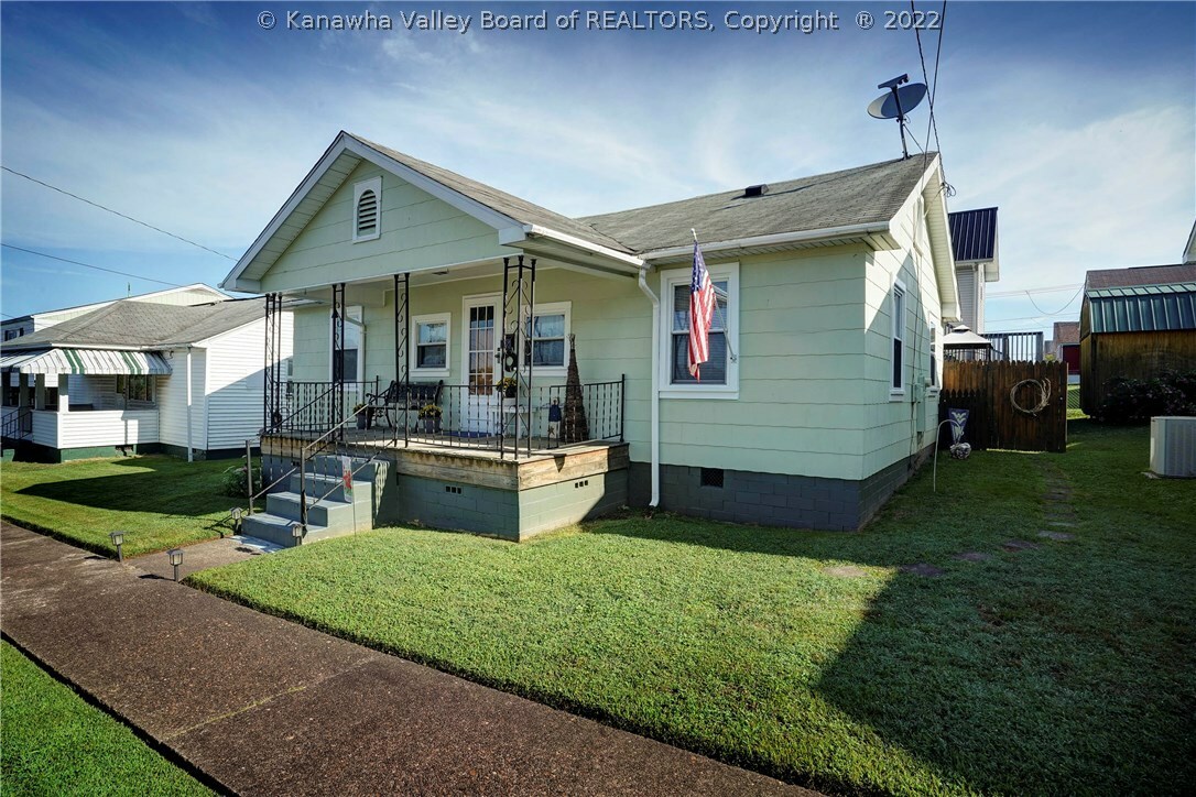 Property Photo: 1331 13th Street WV 25143