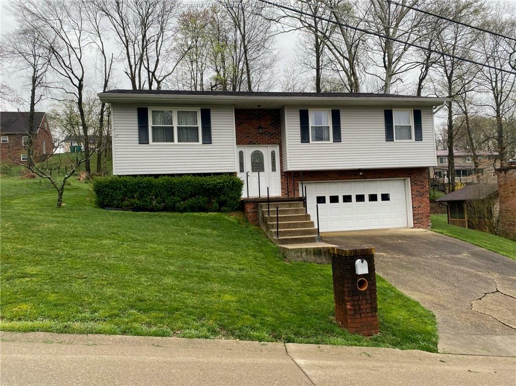 Property Photo: 303 Oakmont Drive WV 25159