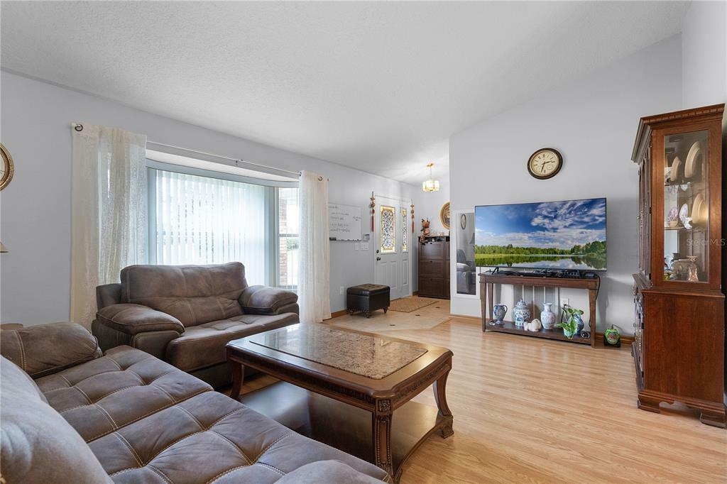 Property Photo: 2165 Lakebreeze Way FL 32738