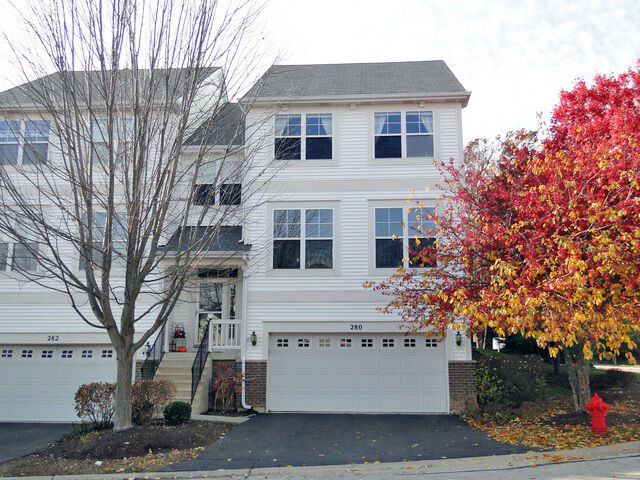 Property Photo: 280 Hickory Lane IL 60177