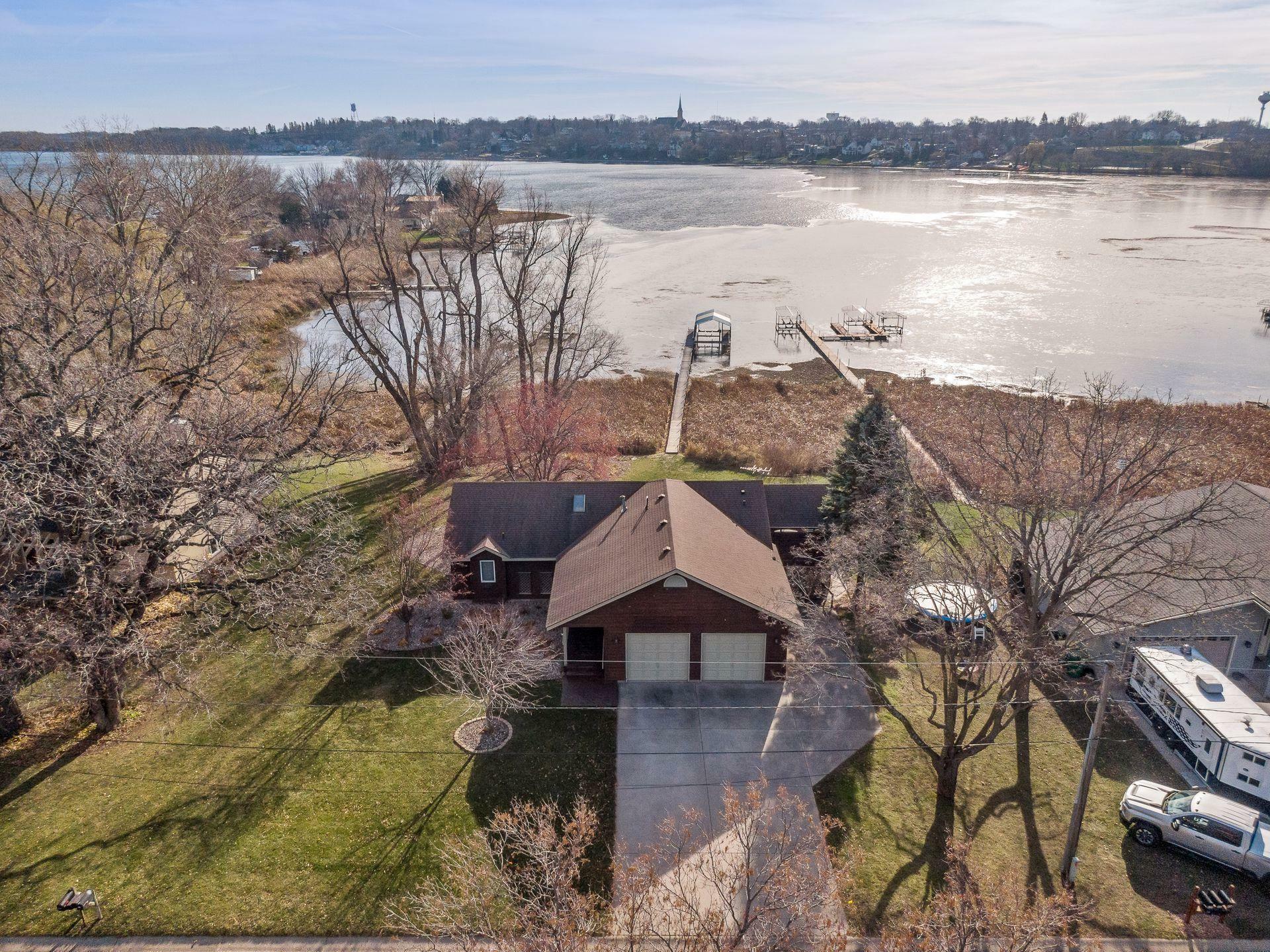 Property Photo:  139 Lakeview Terrace Boulevard  MN 55387 