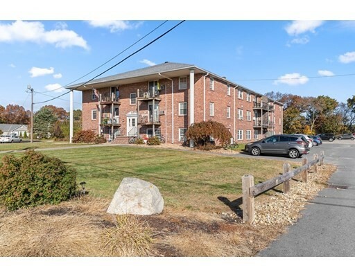 Property Photo: 18 Woodman Way 17 MA 01950