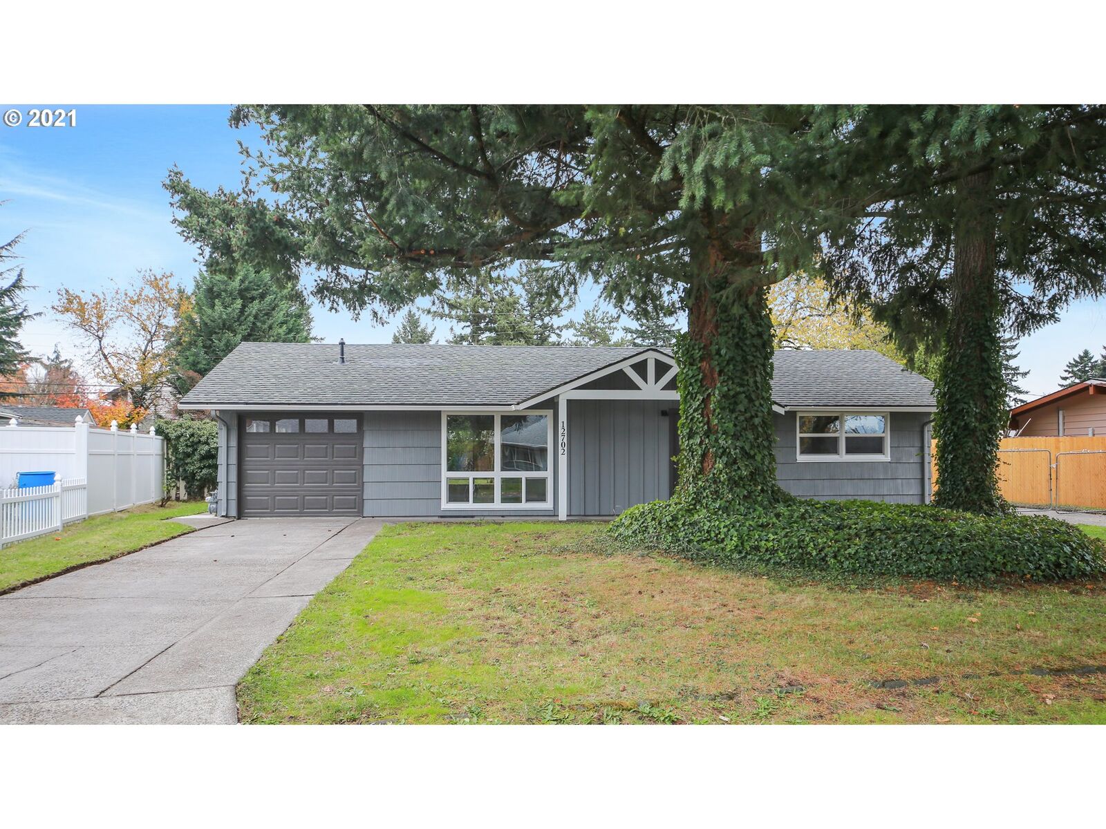 Property Photo: 12702 NE Multnomah St OR 97230