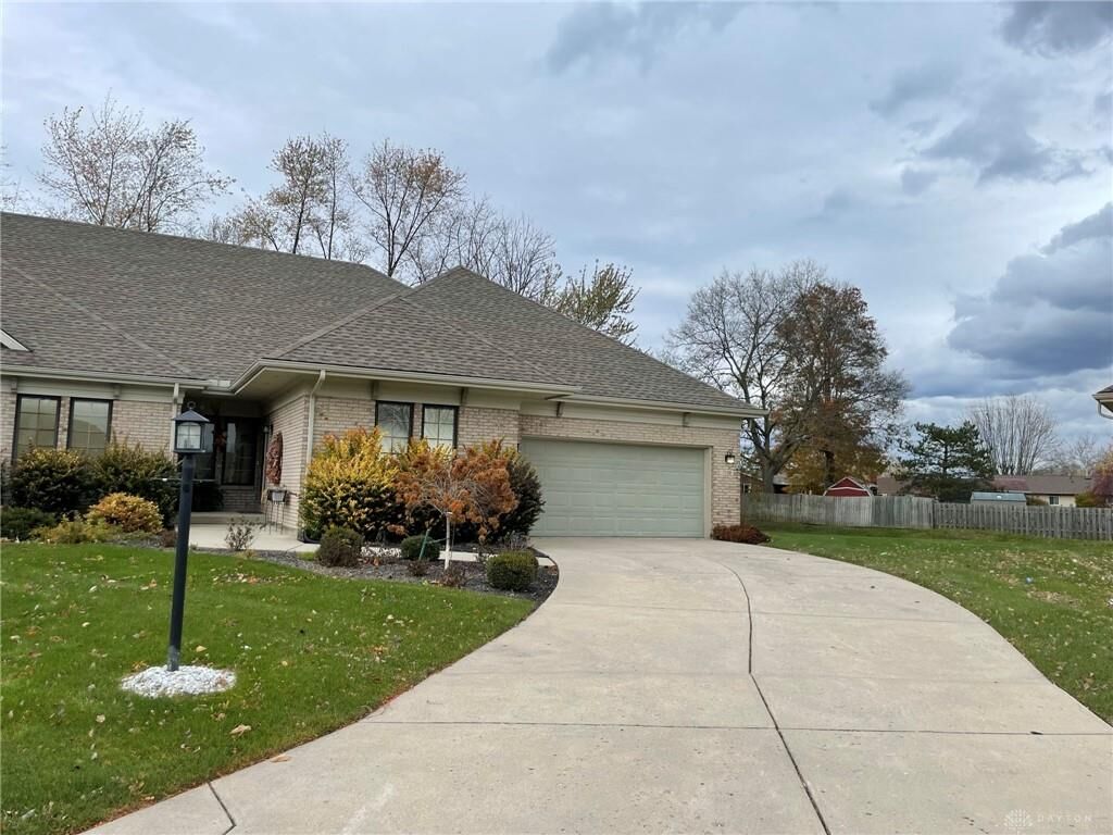 Property Photo: 7150 Salem Crossing Place OH 45322