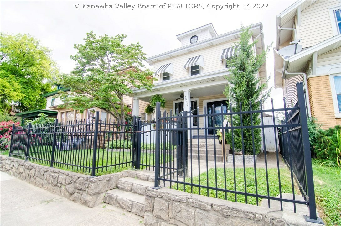Property Photo: 1032 Kanawha Boulevard WV 25302