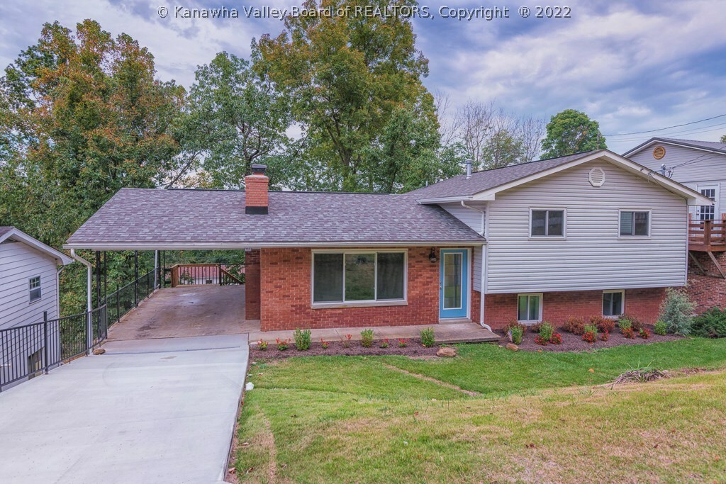 Property Photo: 1812 Rosewood Drive WV 25314