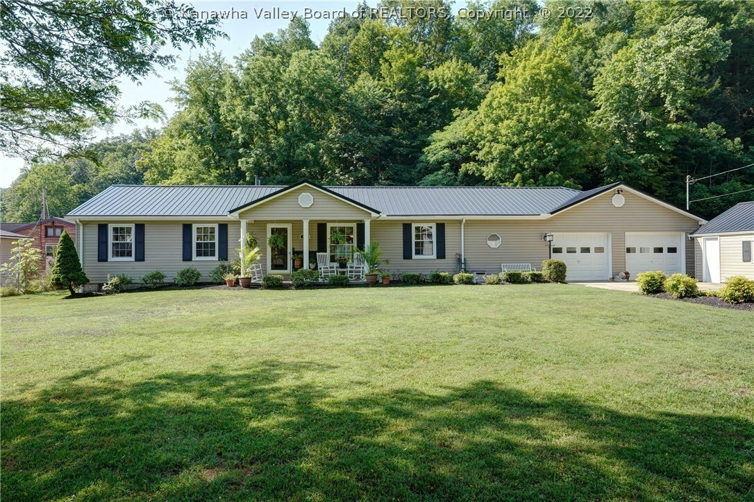 Property Photo: 909 Green Valley Drive WV 25177
