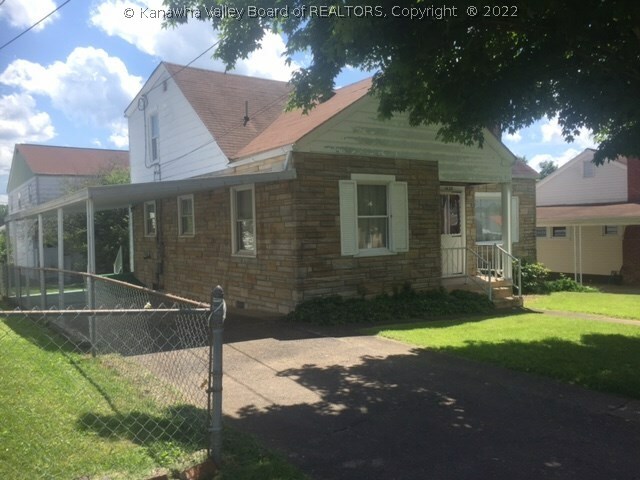 Property Photo: 1426 14th Street WV 25143